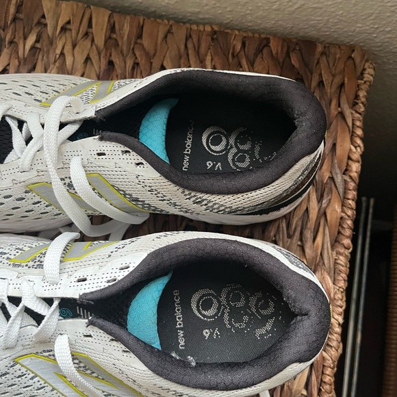 New Balance Women’s 680 v6 White and Yellow Sneakers Size 11 EUC Running Gym - Picture 2 of 7